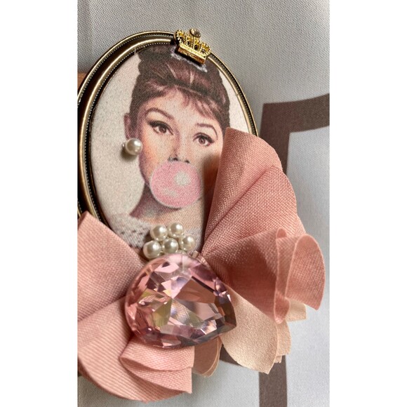 Audrey Hepburn Brooch Pin with Crystal and Pearls - Picture 9 of 10